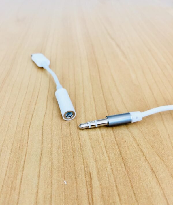 image_0eef6aea-27a9-4c46-8f75-ee15a61ddf01.jpg I769 Apple Original Lightning to 3.5mm Earphone audio adapter (used)